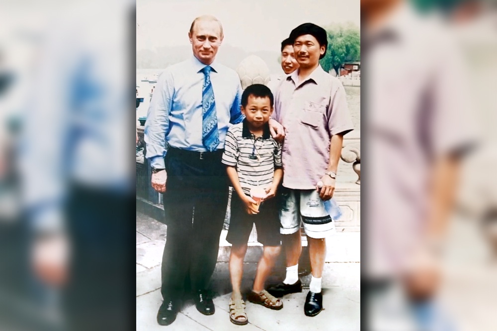 Первая встреча в июле 2000 года: Пэн Паю 12 лет,  а Владимир Путин впервые в Китае в качестве президента.