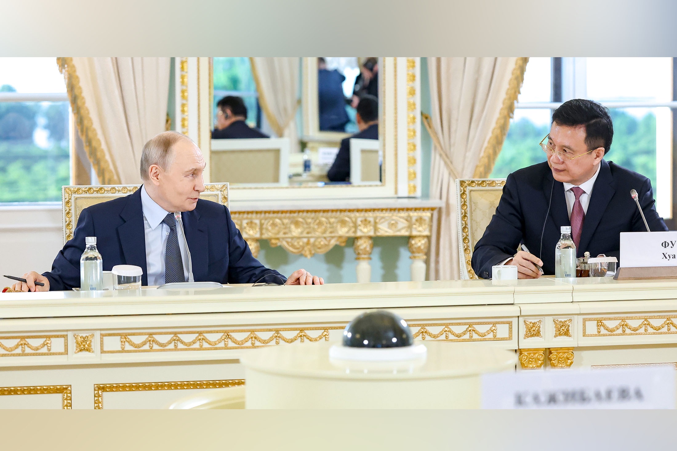 Разговор с главами информагентств открыл рабочую программу президента на ПМЭФ. Разговор с главами информагентств открыл рабочую программу президента на ПМЭФ.