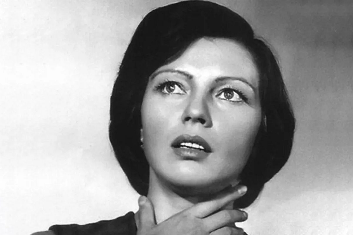 Валентина Игнатьева скончалась в своей московской квартире из-за остановки сердца.