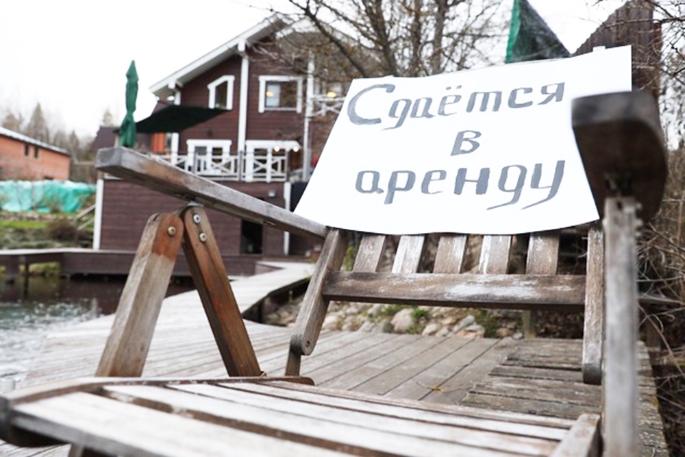 Чтобы отдых на съемной даче прошел без юридических неожиданностей, лучше оформить договор аренды у нотариуса.