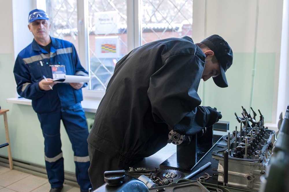 В ссузах все большее внимание уделяют реальной практике на производствах.