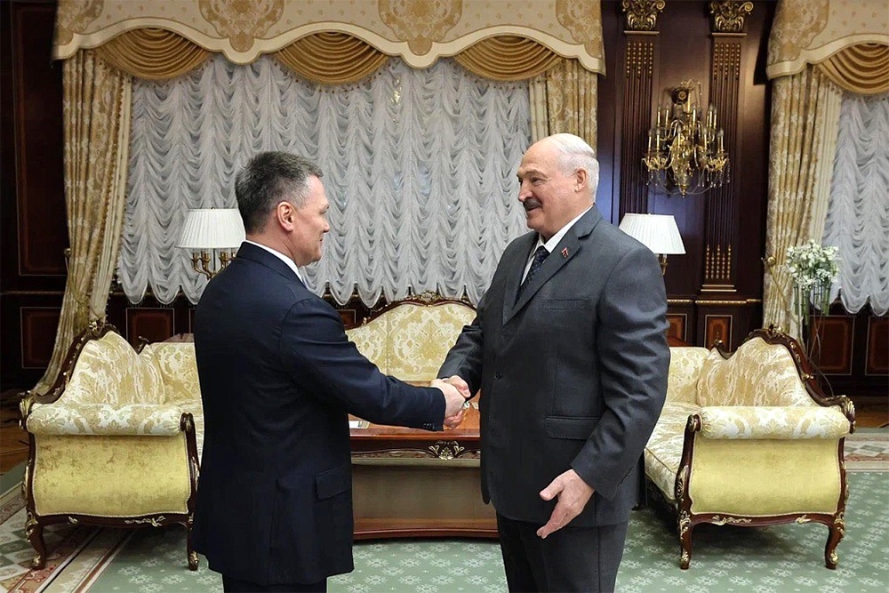 Президент Республики Беларусь Александр Лукашенко в беседе с главой ВС РФ Игорем Красновым подчеркнул, что цифровые наработки российской судебной системы интересны и для Беларуси. Президент Республики Беларусь Александр Лукашенко в беседе с главой ВС РФ Игорем Красновым подчеркнул, что цифровые наработки российской судебной системы интересны и для Беларуси.