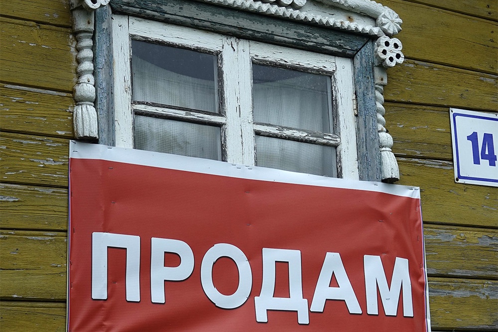 В формально дешевый деревенский дом зачастую приходится вкладывать миллионы рублей. В формально дешевый деревенский дом зачастую приходится вкладывать миллионы рублей.