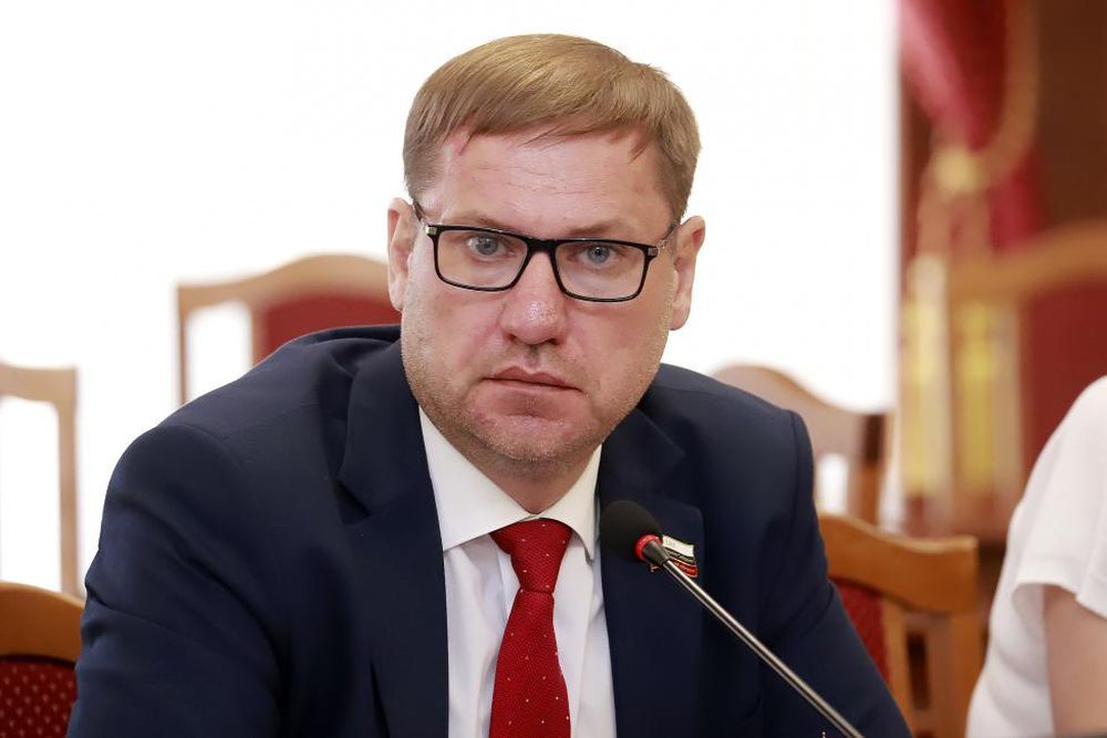 Депутаты (на фото Константин Терещенко) рекомендовали минсельхозу помочь хозяйствам с реализацией мяса на мясоперерабатывающие предприятия региона Депутаты (на фото Константин Терещенко) рекомендовали минсельхозу помочь хозяйствам с реализацией мяса на мясоперерабатывающие предприятия региона