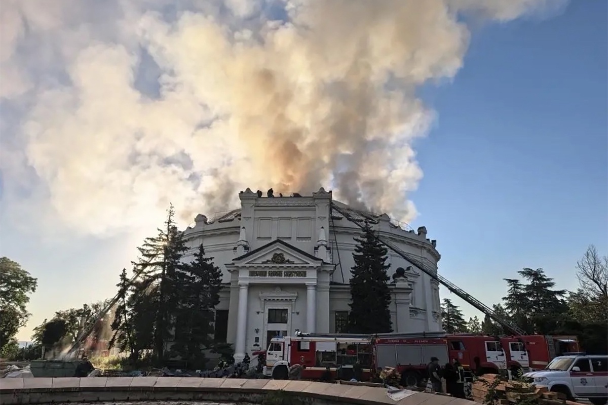 Горящая панорама "Оборона Севастополя 1854-1855гг.". Ситуация крайне сложная: великий шедевр Франца Рубо практически уничтожен.