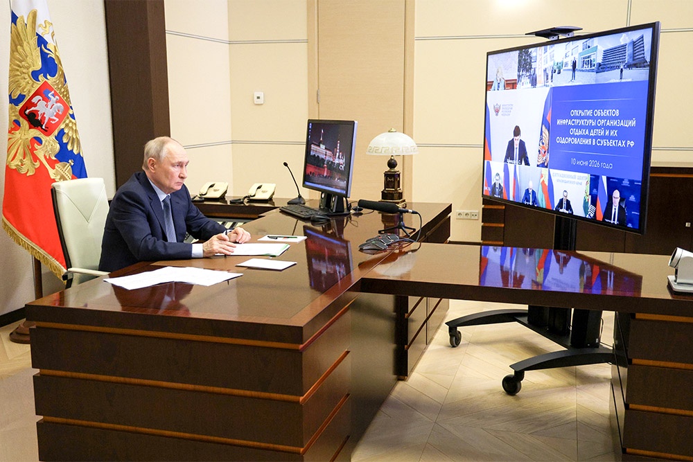 Владимир Путин: Внешние вызовы - это преходящее, а дети - это будущее России.