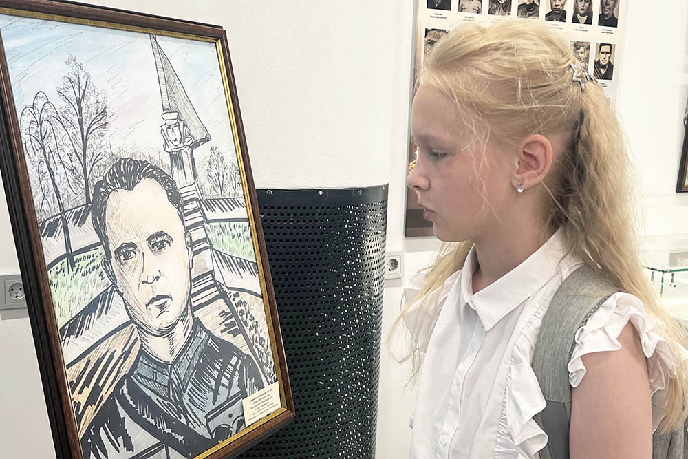 Варвара Пушкарева в конкурсе рисунка изобразила летчика Великой Отечественной войны Николая Терехина.