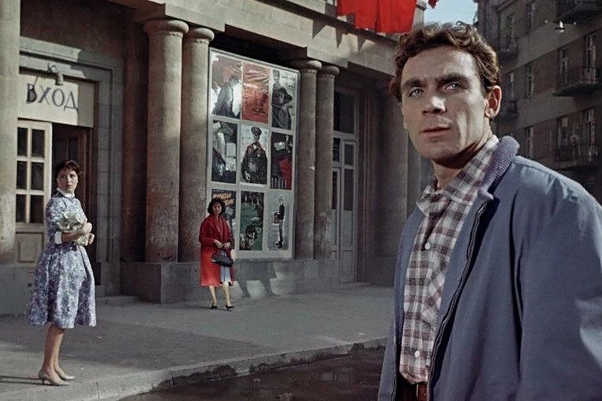 Кадр из фильма Андрея Тарковского "Каток и скрипка" (1960). Кадр из фильма Андрея Тарковского "Каток и скрипка" (1960).