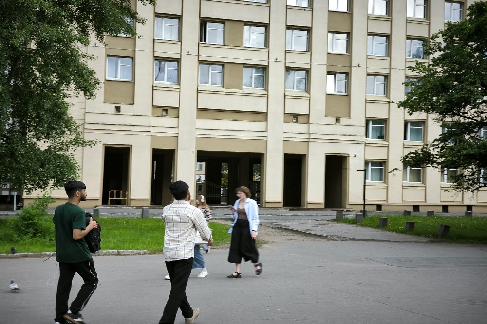 Стороне обвинения удалось собрать данные о 32 обманутых студентах вуза и более чем 20 миллионах рублей незаконной прибыли Стороне обвинения удалось собрать данные о 32 обманутых студентах вуза и более чем 20 миллионах рублей незаконной прибыли