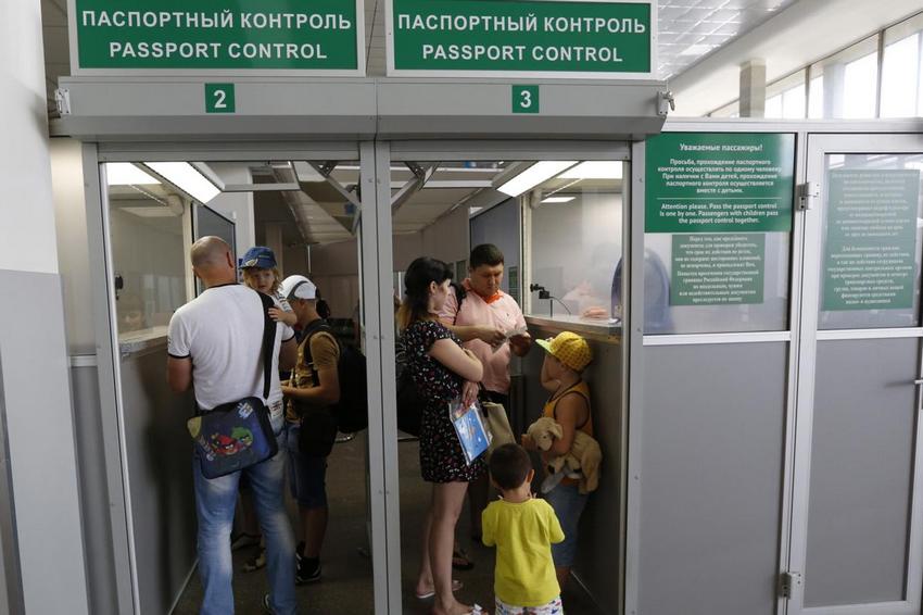 Новые правила въезда касаются граждан стран, с которыми Россия заключила соглашения о безвизовом режиме. Новые правила въезда касаются граждан стран, с которыми Россия заключила соглашения о безвизовом режиме.