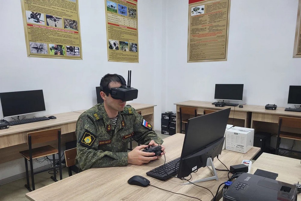 Курсанты военно-учебного центра изучают специальность оператора БПЛА и другие востребованные армейские профессии. 