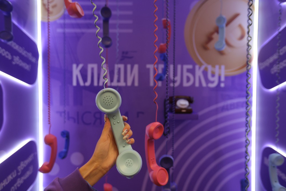 Современные нейросети позволяют абсолютно достоверно имитировать голос и внешность реального человека.