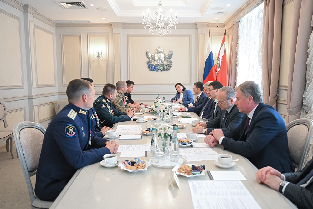 Полномочный представитель президента РФ в ЦФО Игорь Щеголев и губернатор Воронежской области Александр Гусев встретились с участниками региональной программы "Герои земли Воронежской"