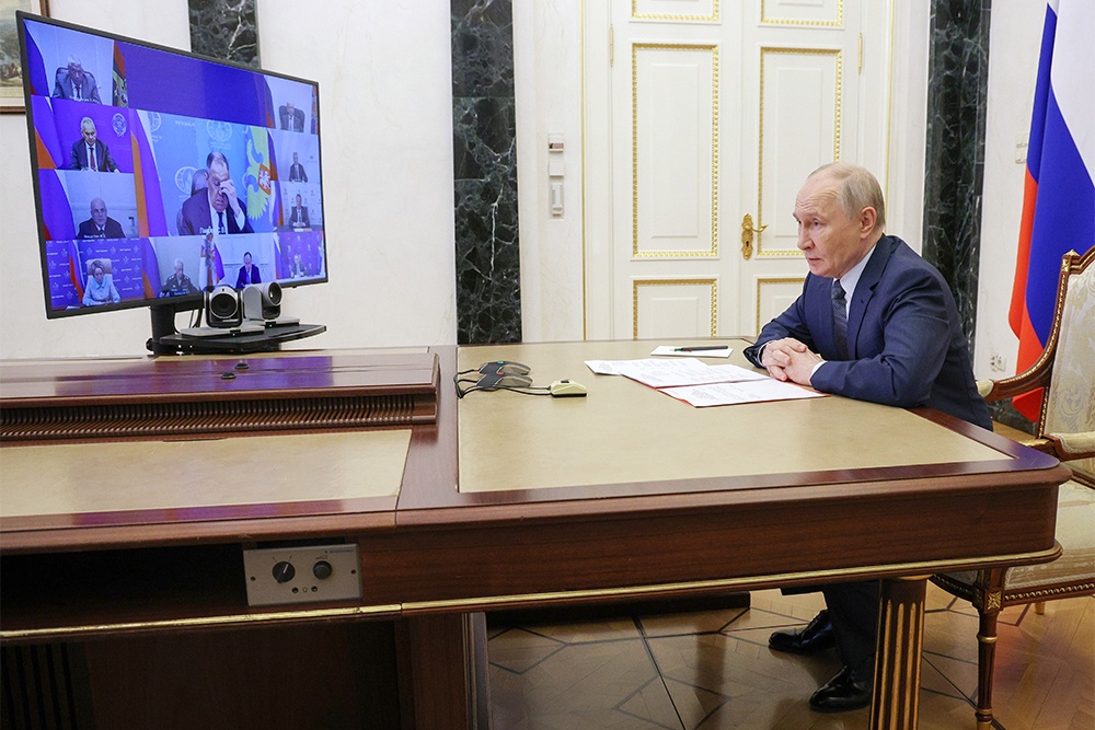 Владимир Путин провел совещание с постоянными членами Совета безопасности РФ.