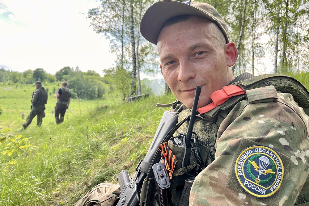 Десантник с позывным Шайба после операции на позвоночнике воюет на СВО. Десантник с позывным Шайба после операции на позвоночнике воюет на СВО.