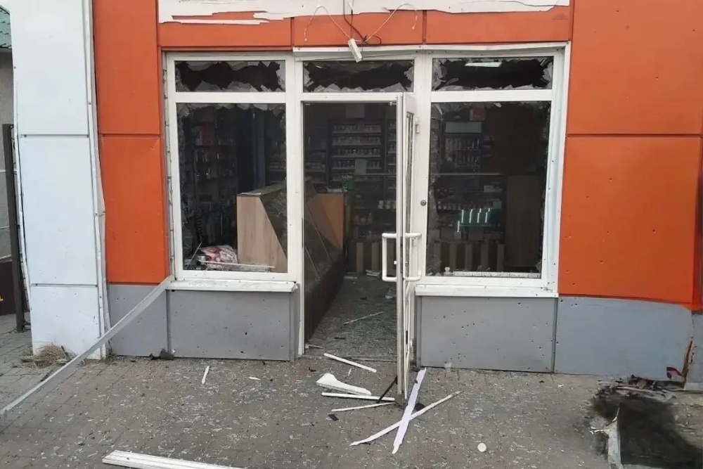 В городе Шебекино FPV-дрон атаковал коммерческий объект, пострадал мужчина. В городе Шебекино FPV-дрон атаковал коммерческий объект, пострадал мужчина.