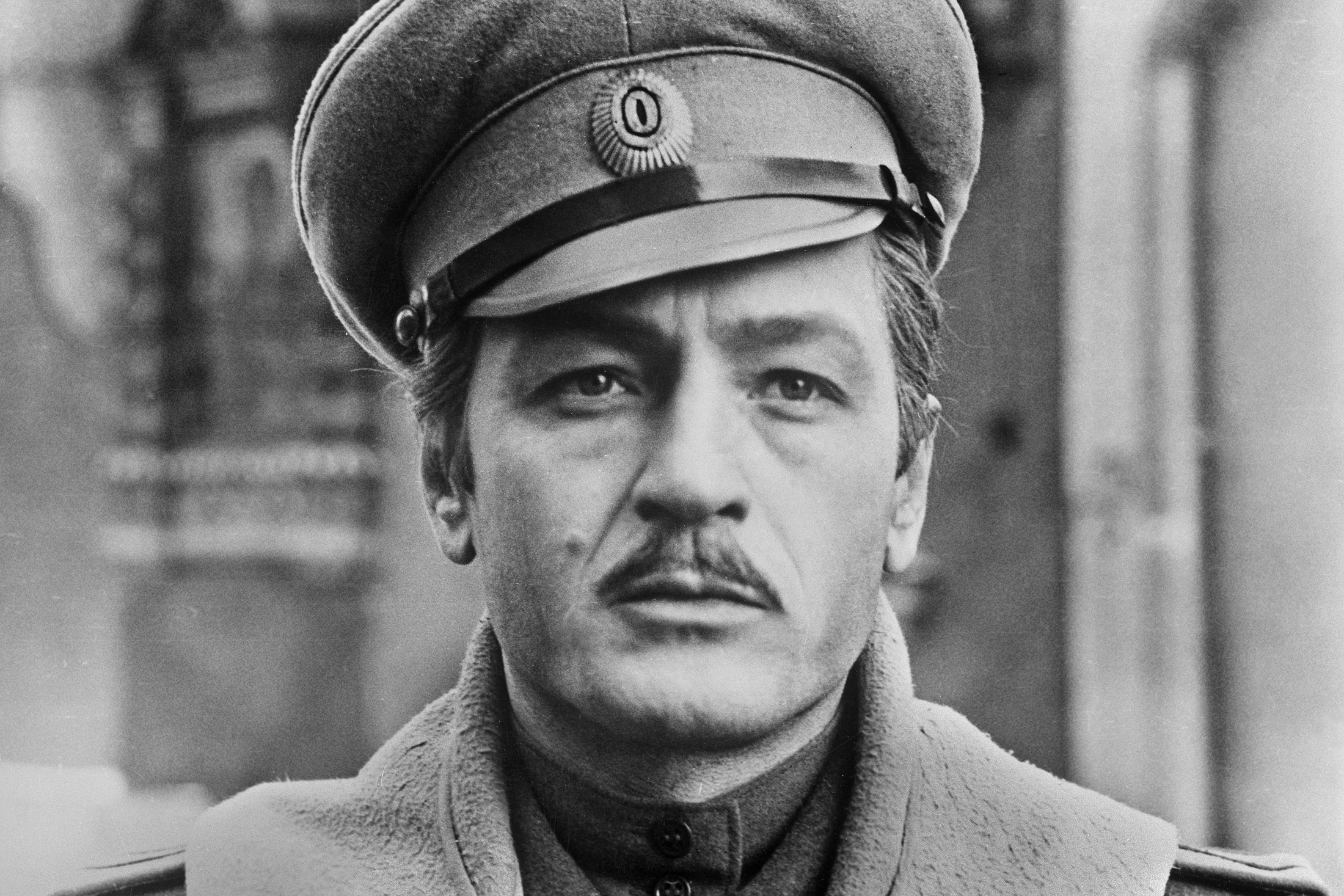  Актер Михаил Ножкин в роли Рощина в фильме "Хождение по мукам" по роману Алексея Толстого. 