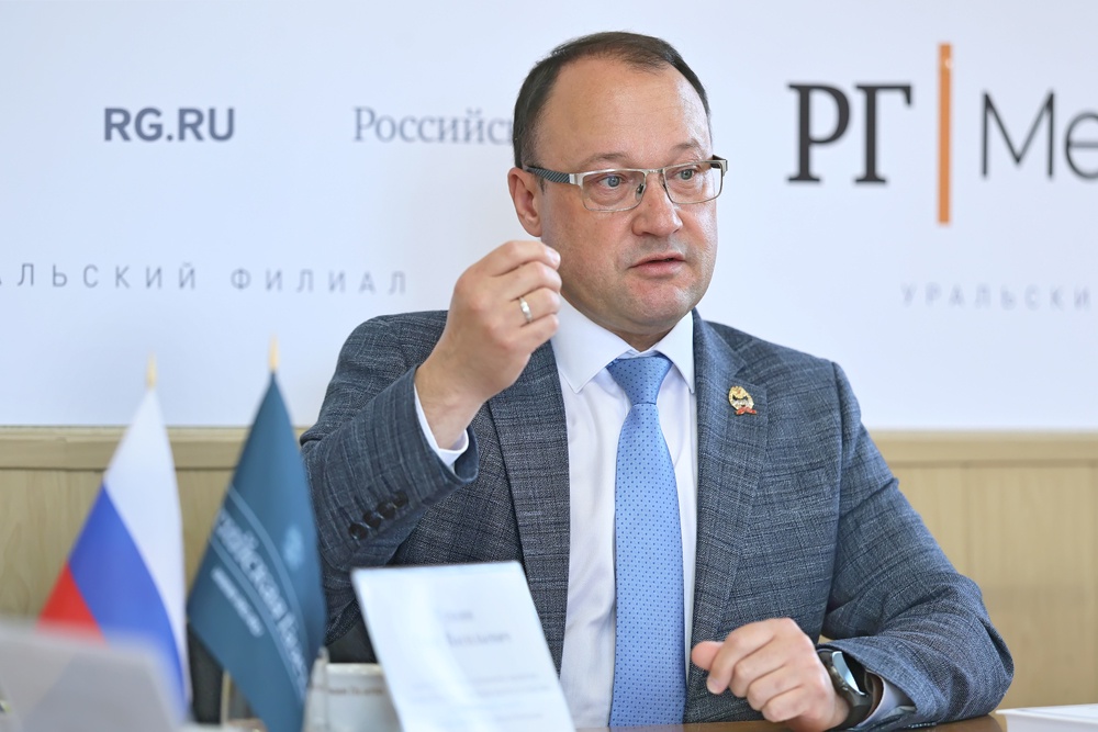 Олег Гущин: Еще в рамках профориентационной работы мы приглядываемся к активным ребятам, реализующим в своих городах молодежные, социальные и благотворительные проекты.