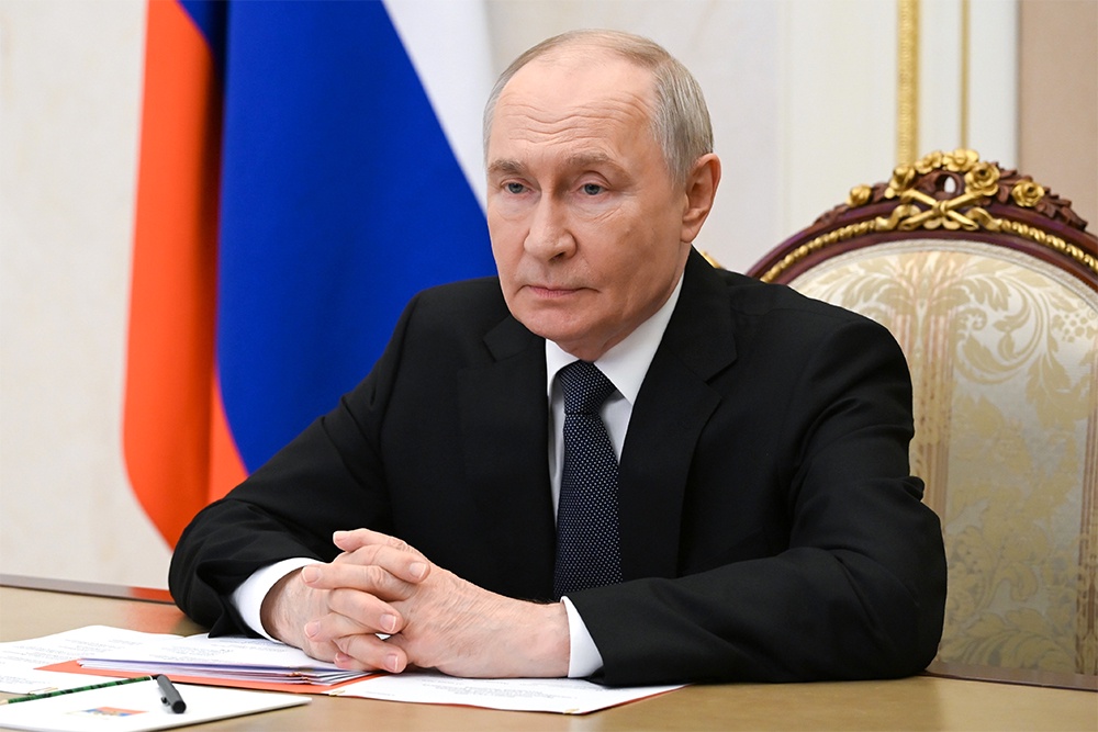 Владимир Путин провел оперативное совещание с постоянными членами Совбеза.