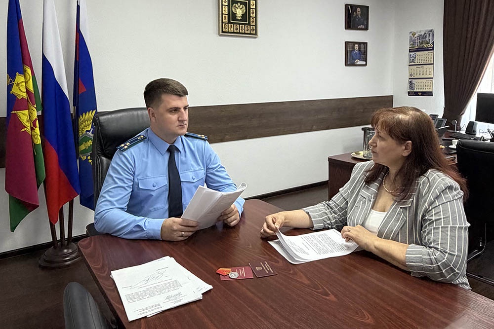Долгая дорога многодетной матери к правде началась в кабинете прокурора Павловского района Кубани Михаила Лагутина.
