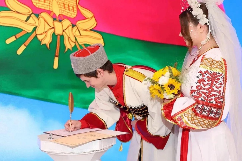 Кубанская свадьба прошла и на международном юридическом форуме в Санкт-Петербурге