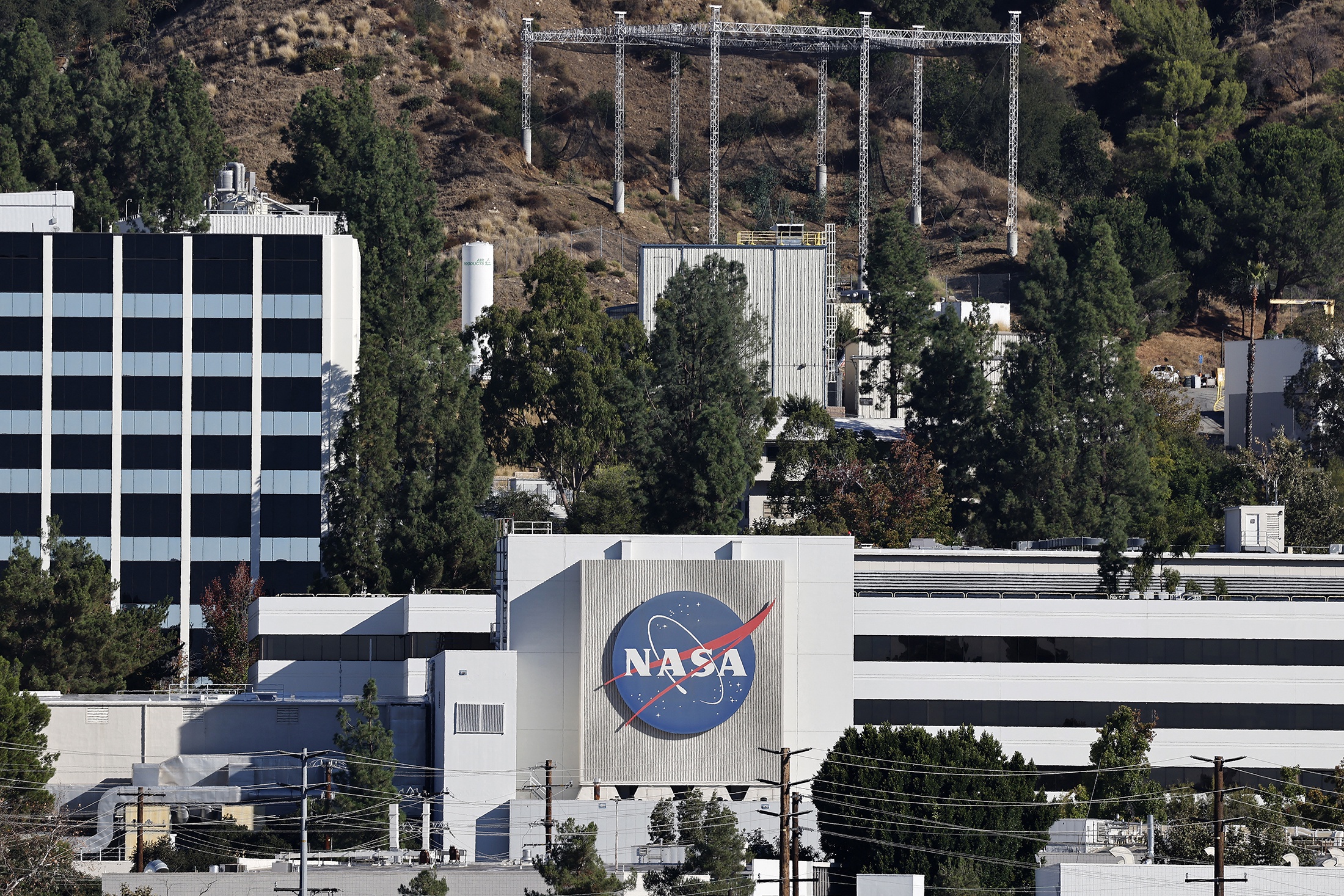  NASA хочет спасти орбитальную обсерваторию от падения 