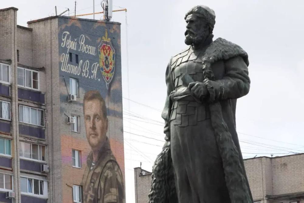 Мурал в честь героя открыли в Хабаровске на Амурском бульваре в районе железнодорожного вокзала