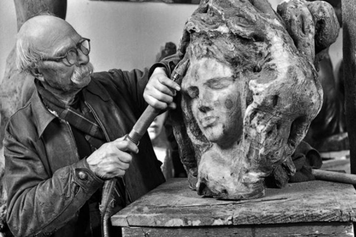 Степан Эрьзя за работой. 1954 год