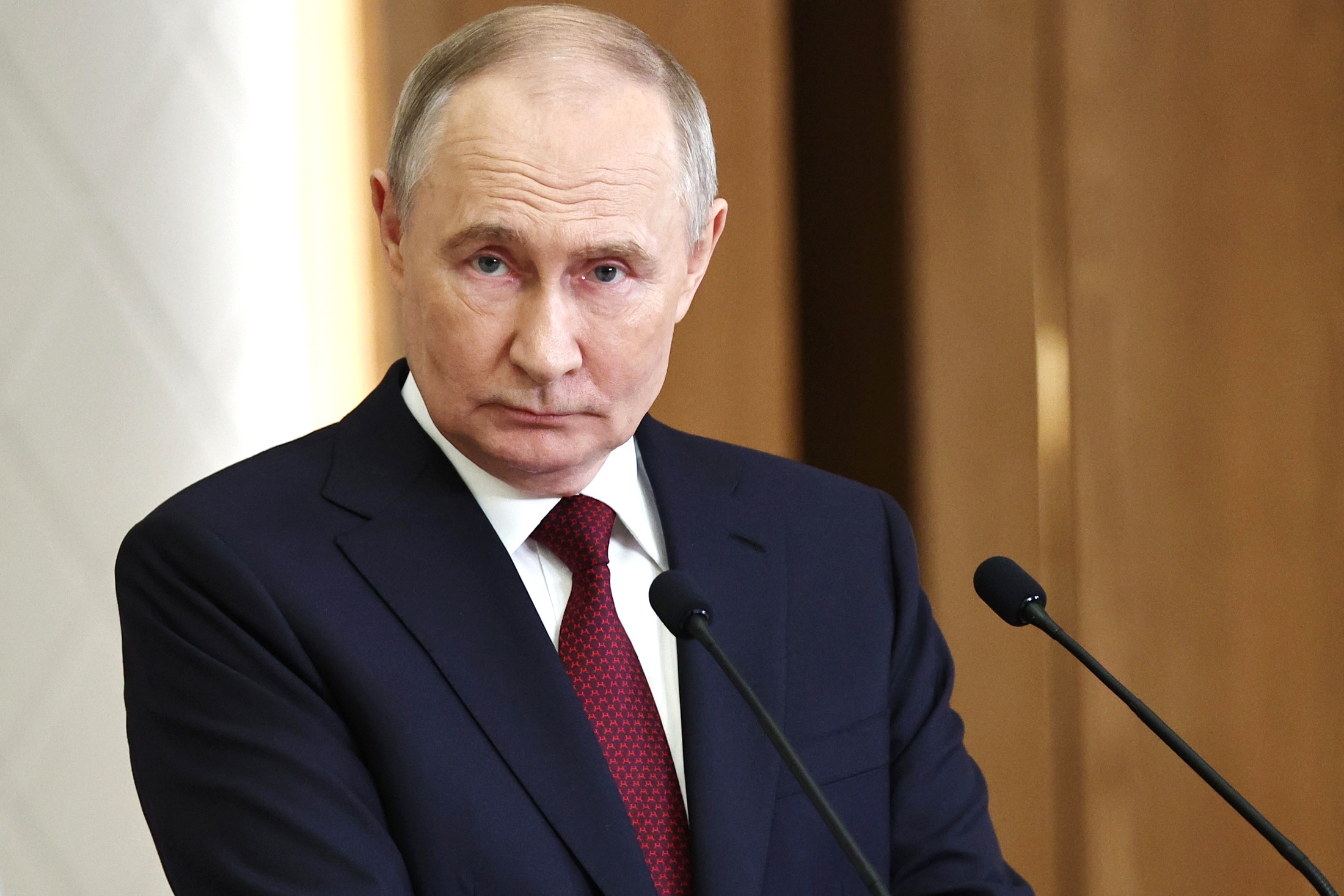 Путин потребовал принять меры для стабилизации топливного рынка