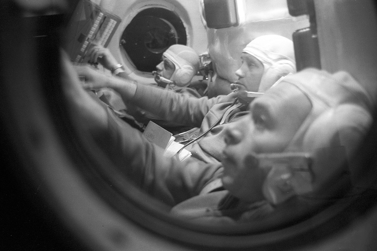 Экипаж "Союза-11": бортинженер Владислав Волков, командир корабля Георгий Добровольский, инженер-исследователь Виктор Пацаев. 1971