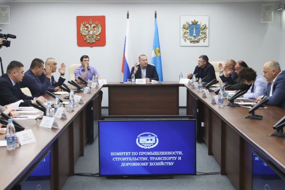 Поправки были одобрены на заседании комитета Заксобрания по промышленности, строительству, транспорту и дорожному хозяйству Поправки были одобрены на заседании комитета Заксобрания по промышленности, строительству, транспорту и дорожному хозяйству