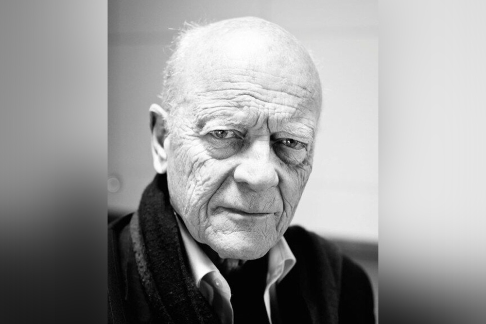 Британский актер Макл Бирн. Британский актер Макл Бирн.