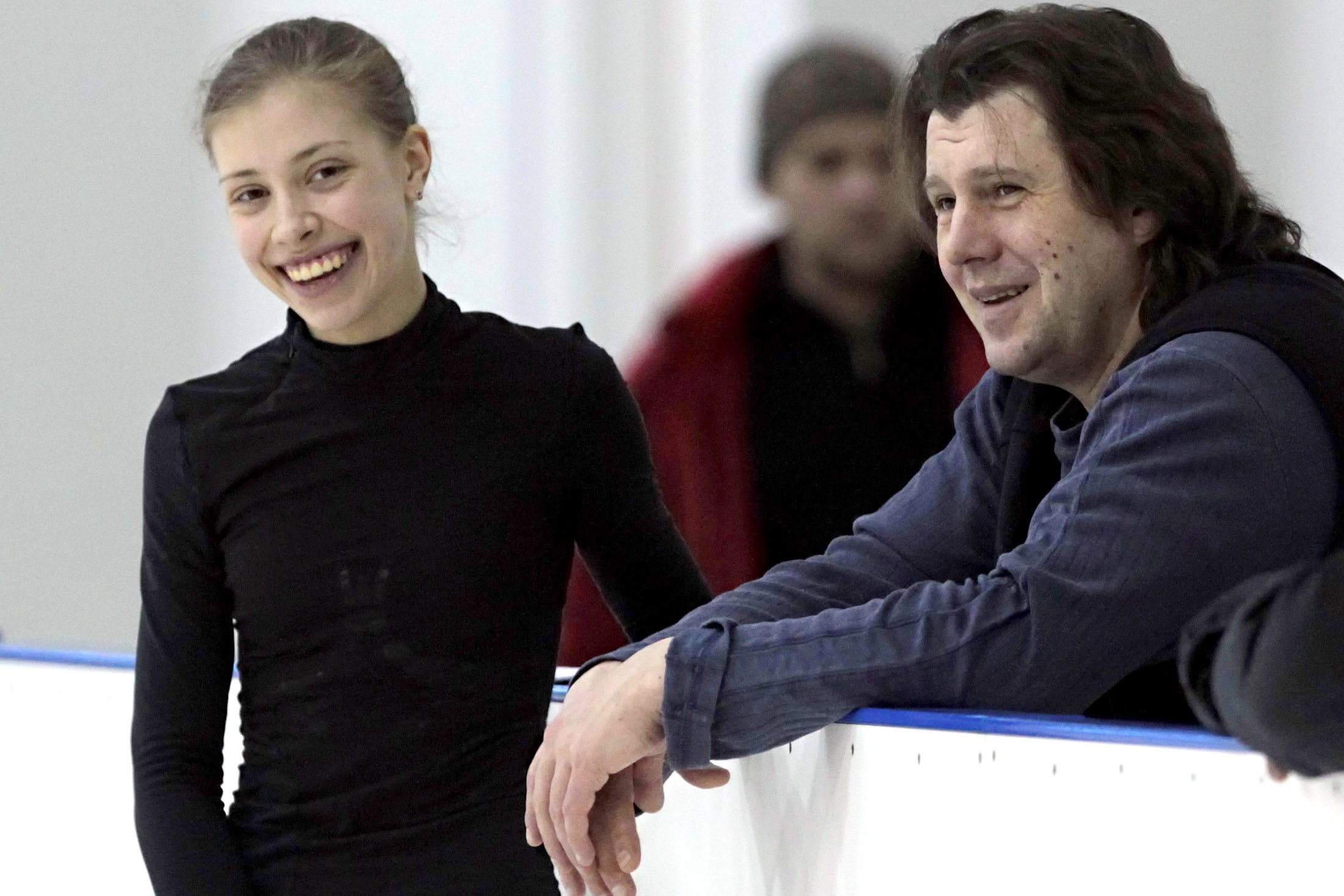 2011 год. Фигуристка Александра Васильева и тренер Артур Дмитриев во время тренировки в Академии фигурного катания в Санкт-Петербурге. 