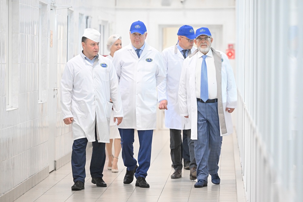 Губернатор Воронежской области Александр Гусев посетил головное предприятие группы компаний "Молвест"