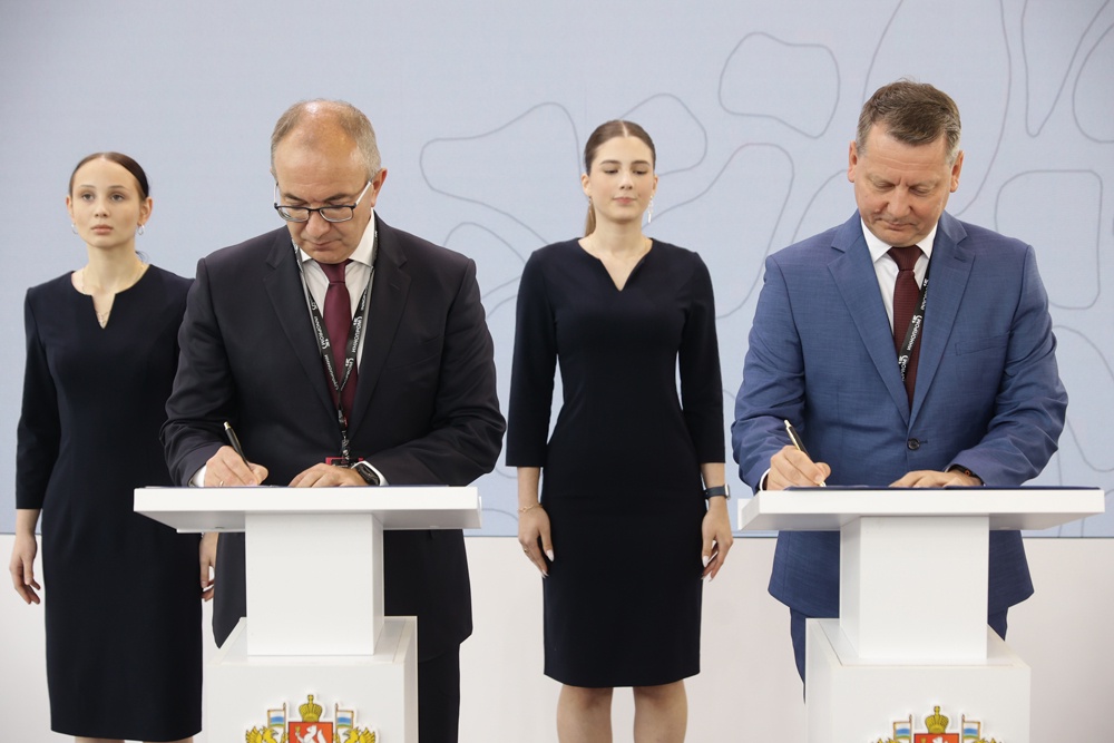 Год назад на "Иннопроме-2025" "Ростелеком" подписал с компанией "Россети Урал" важное соглашение.