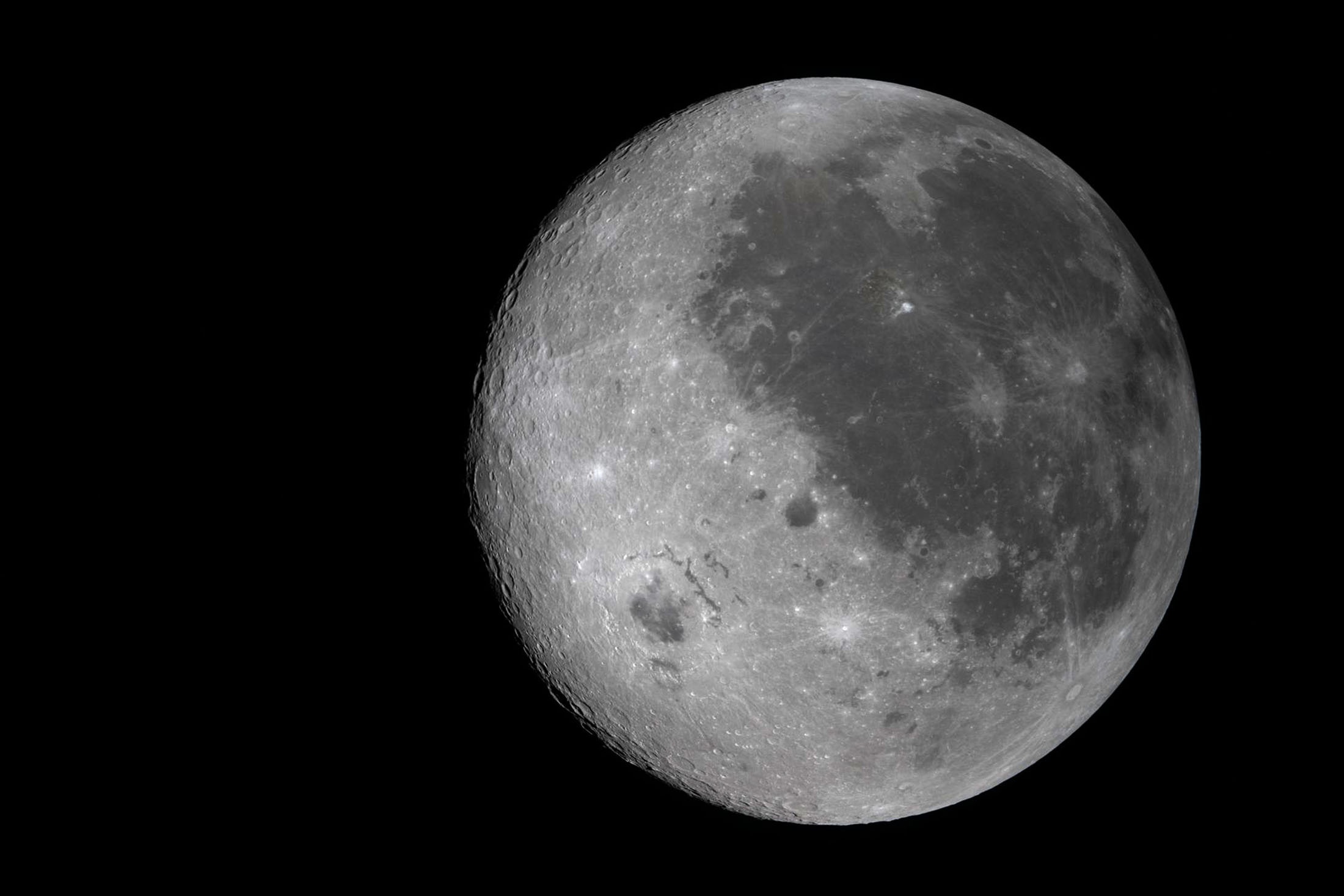 NASA запускает три новые роботизированные миссии для подготовки базы на Луне