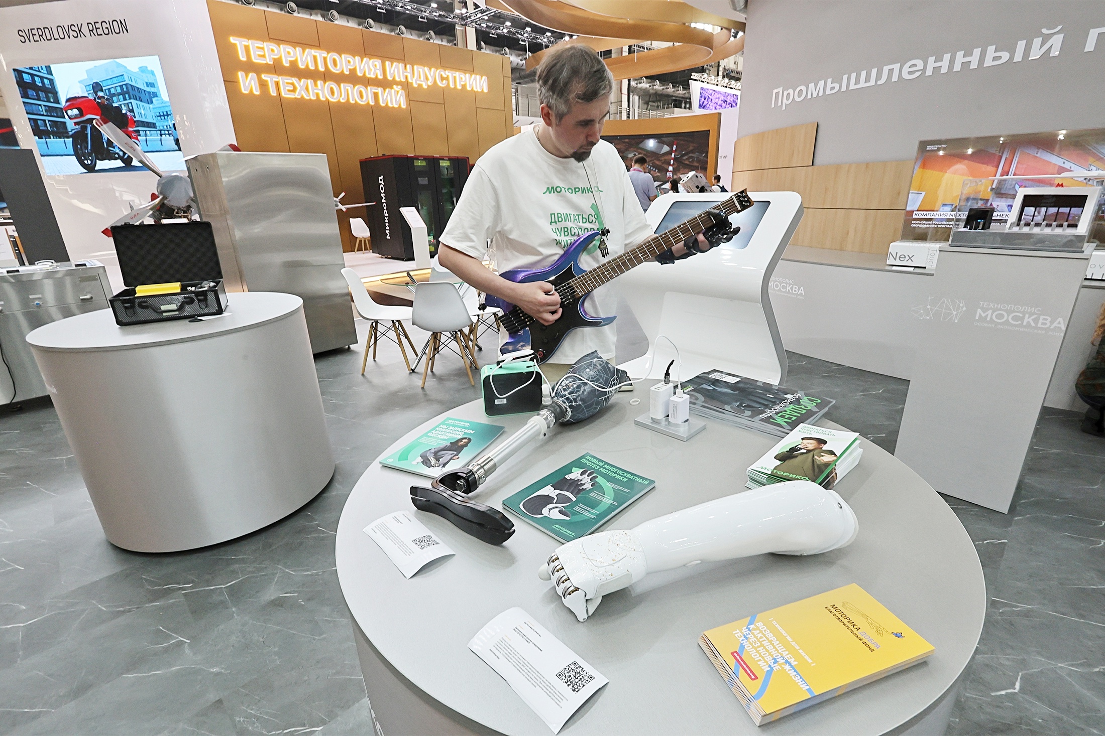 На стендах "Иннопрома" представлены натурные макеты и прототипы от передовых российских предприятий. На стендах "Иннопрома" представлены натурные макеты и прототипы от передовых российских предприятий.