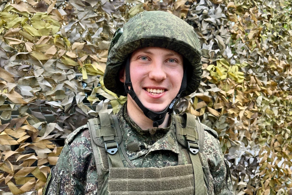 "Если мы не пойдем, то кто?" - студент-контрактник Павел, позывной "Дэп", у блиндажа 65-го полка беспилотных систем. "Если мы не пойдем, то кто?" - студент-контрактник Павел, позывной "Дэп", у блиндажа 65-го полка беспилотных систем.