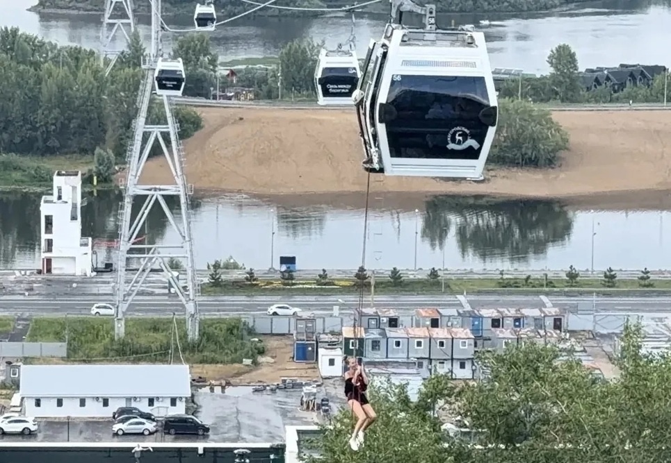 Эвакуация пассажиров на нижегородской канатной дороге.