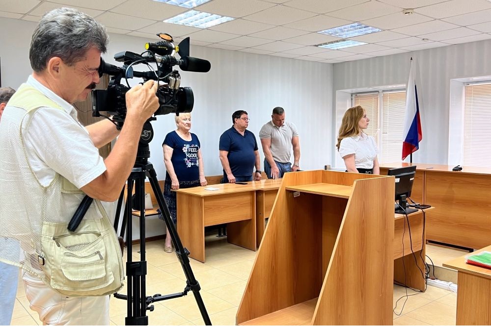 В Астрахани прошло первое заседание по делу в отношении владельца торговой точки, где выявлен очаг сальмонеллеза. В Астрахани прошло первое заседание по делу в отношении владельца торговой точки, где выявлен очаг сальмонеллеза.