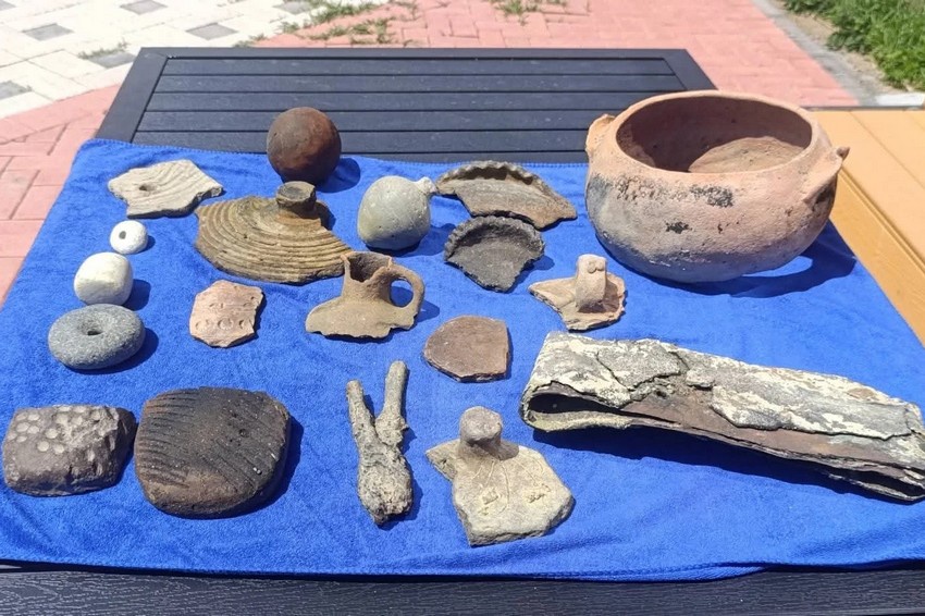 Каждый черепок помогает воссоздавать историю древнего поселения.