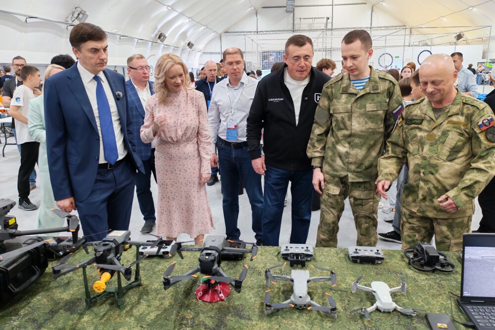В этом году детский фестиваль "Взлетай" посетил министр просвещения РФ Сергей Кравцов.