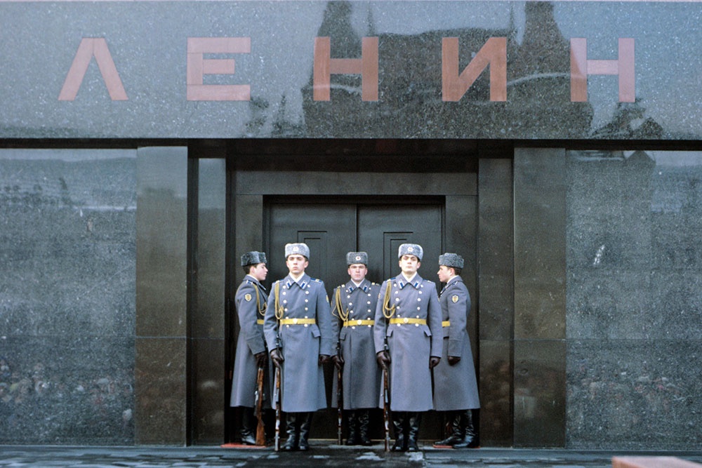 Церемония смены Почетного караула на посту № 1 у Мавзолея В.И. Ленина. Апрель 1980 г. 