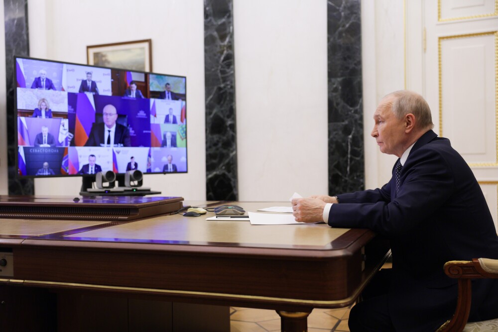 Владимир Путин поддержал предложение создать в стране сеть мини-НПЗ. 