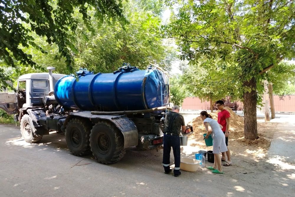 На время отключения водоснабжения муниципалитет Лиманского округа организует подвоз воды, но в селе Михайловка водовозку пока не видели 