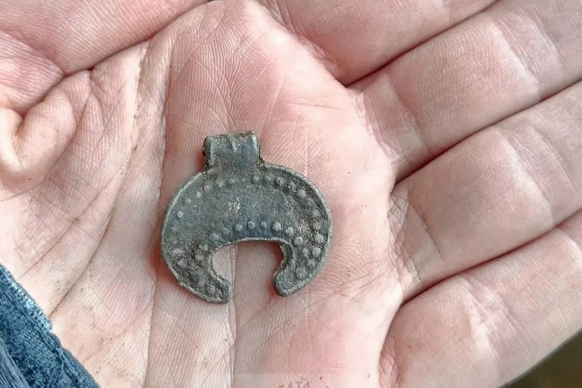 Лунница, обнаруженная на Ольгинском-10 раскопе.