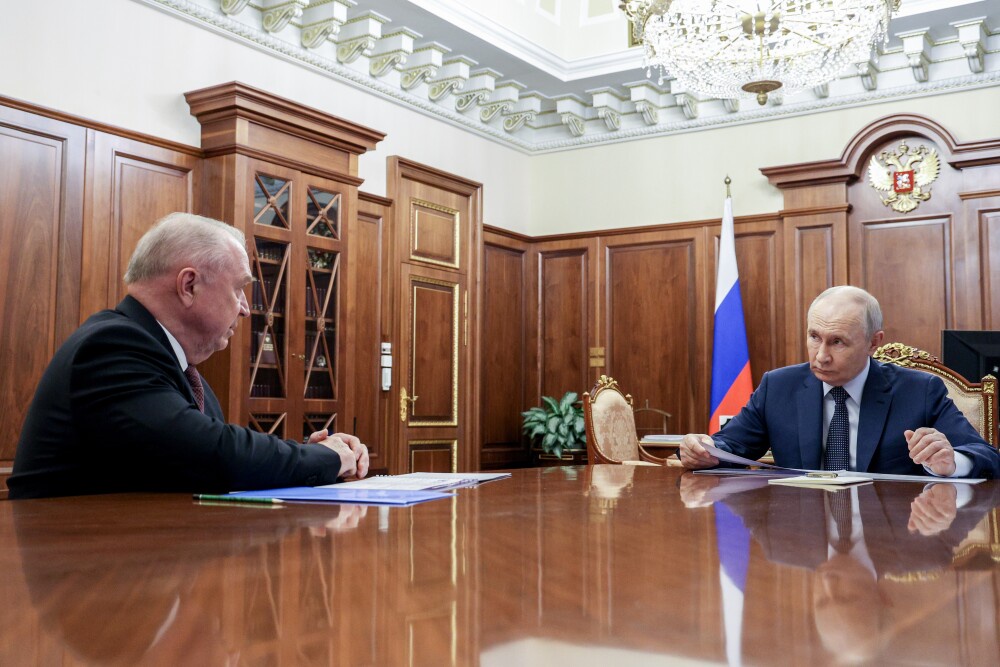Торгово-промышленная палата сопровождает до 100 законопроектов в год, рассказал Владимиру Путину Сергей Катырин. Торгово-промышленная палата сопровождает до 100 законопроектов в год, рассказал Владимиру Путину Сергей Катырин.