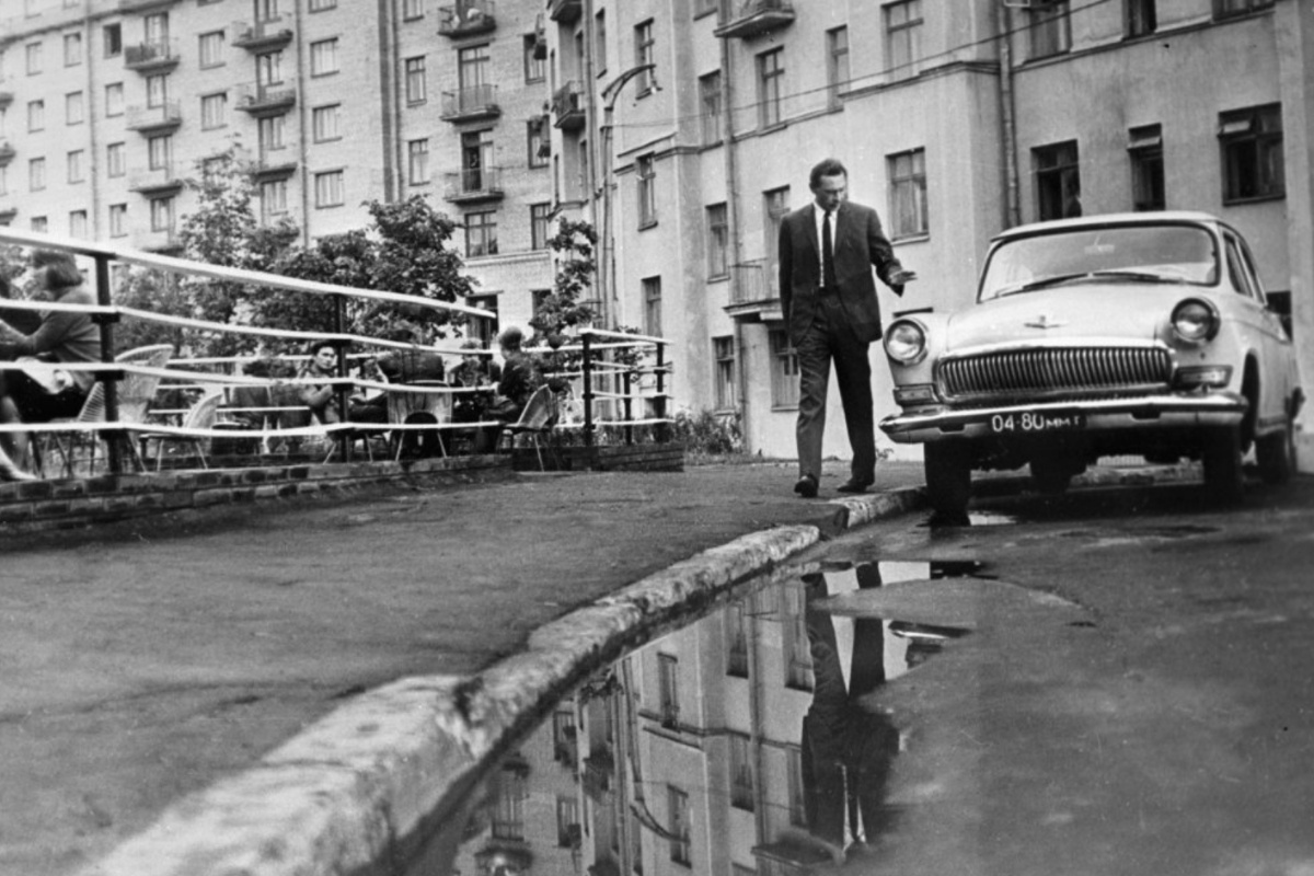 Съемки фильма "Три тополя на Плющихе". В кадре - Олег Ефремов.
