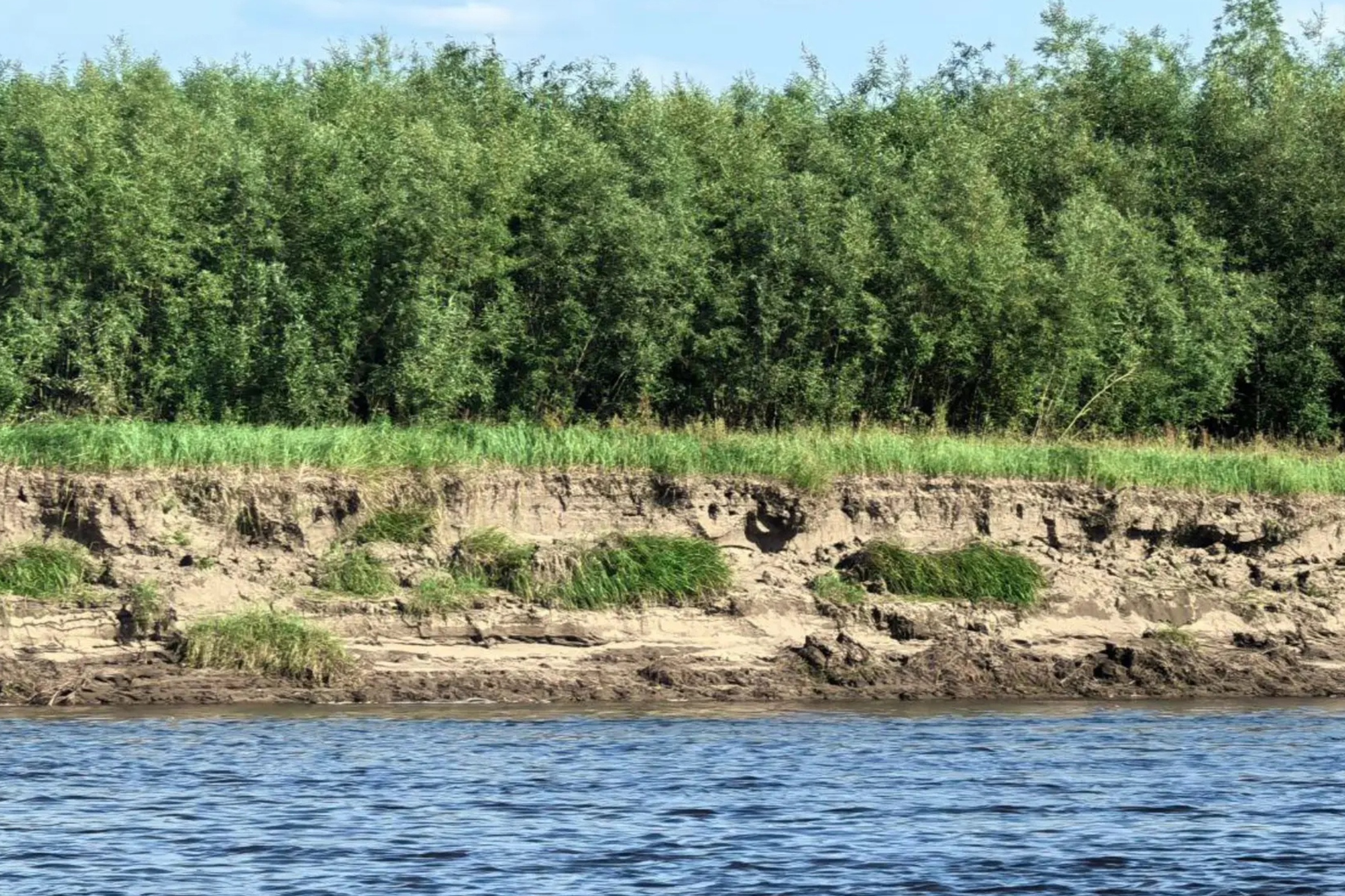 В Якутии перевернулась лодка на р. Алдан, четверо пропали без вести. В Якутии перевернулась лодка на р. Алдан, четверо пропали без вести.