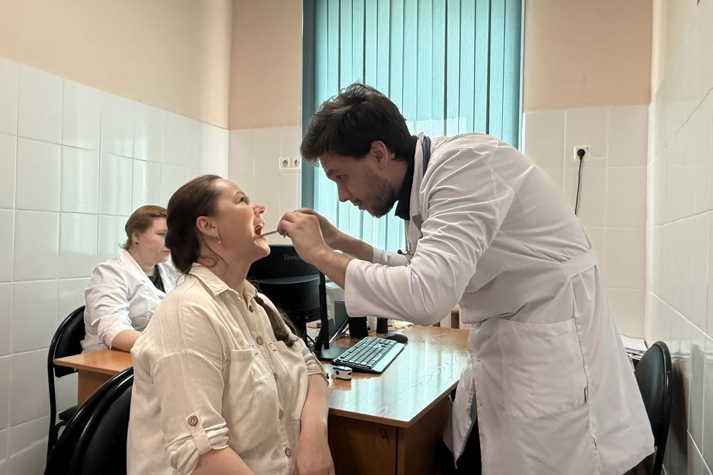 Привлечь молодых специалистов в больницы и поликлиники - только полдела. Нужно, чтобы они там закрепились и остались надолго